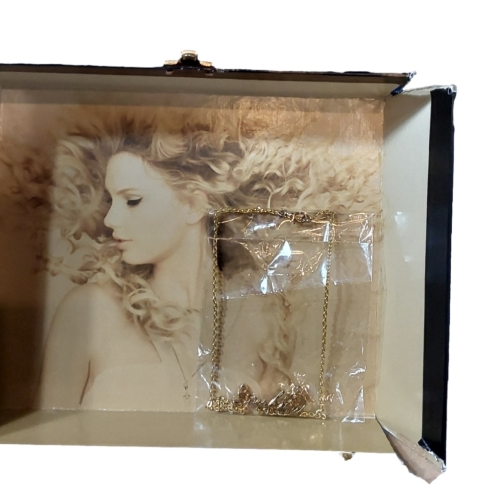 TAYLOR  SWIFT ‎ SPEAK NOW GOLD TONED NECKLACE
